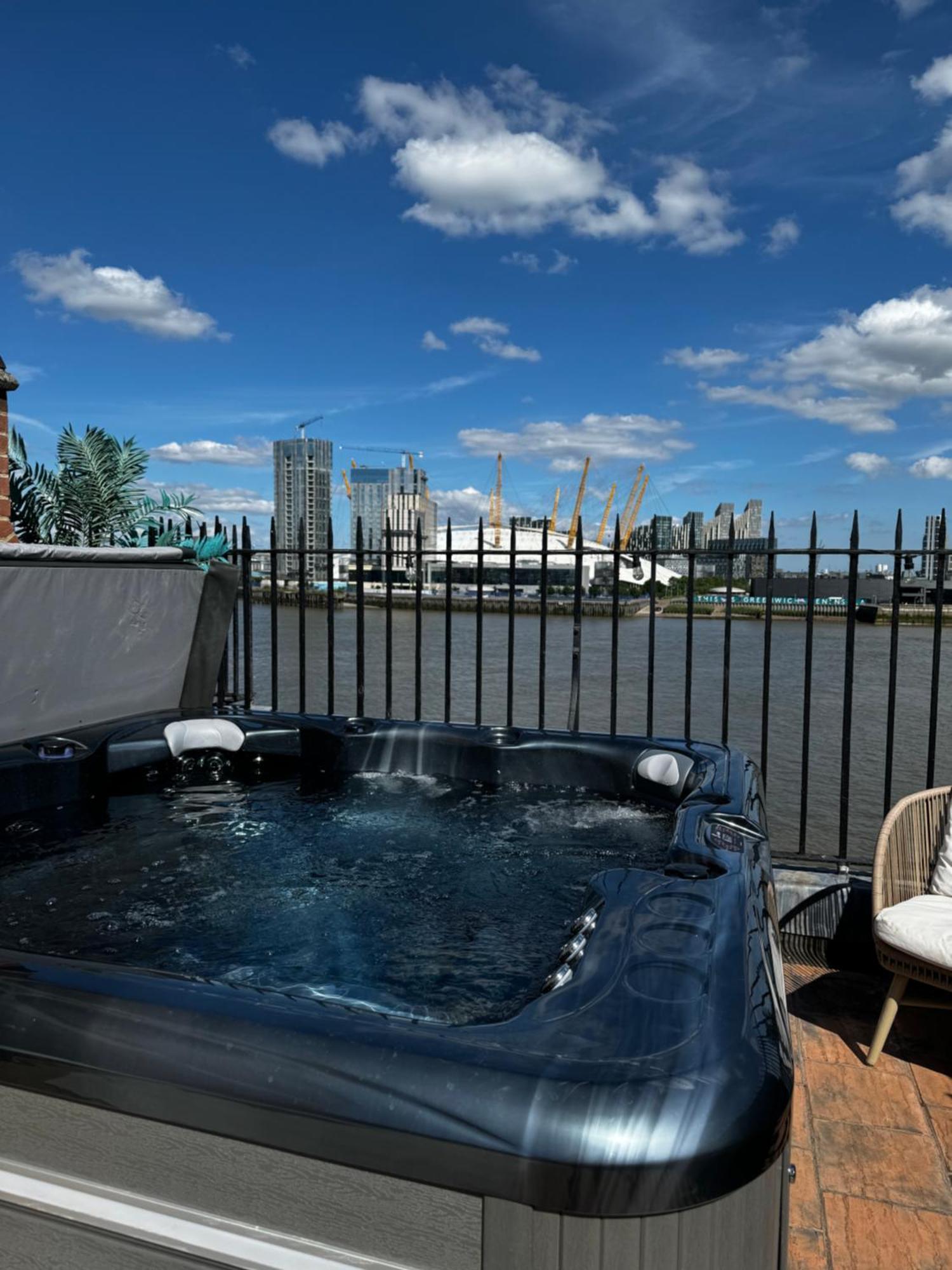 3 X Bedroom Riverside Flat With Hot Tub On Roof Terrace Λονδίνο Εξωτερικό φωτογραφία