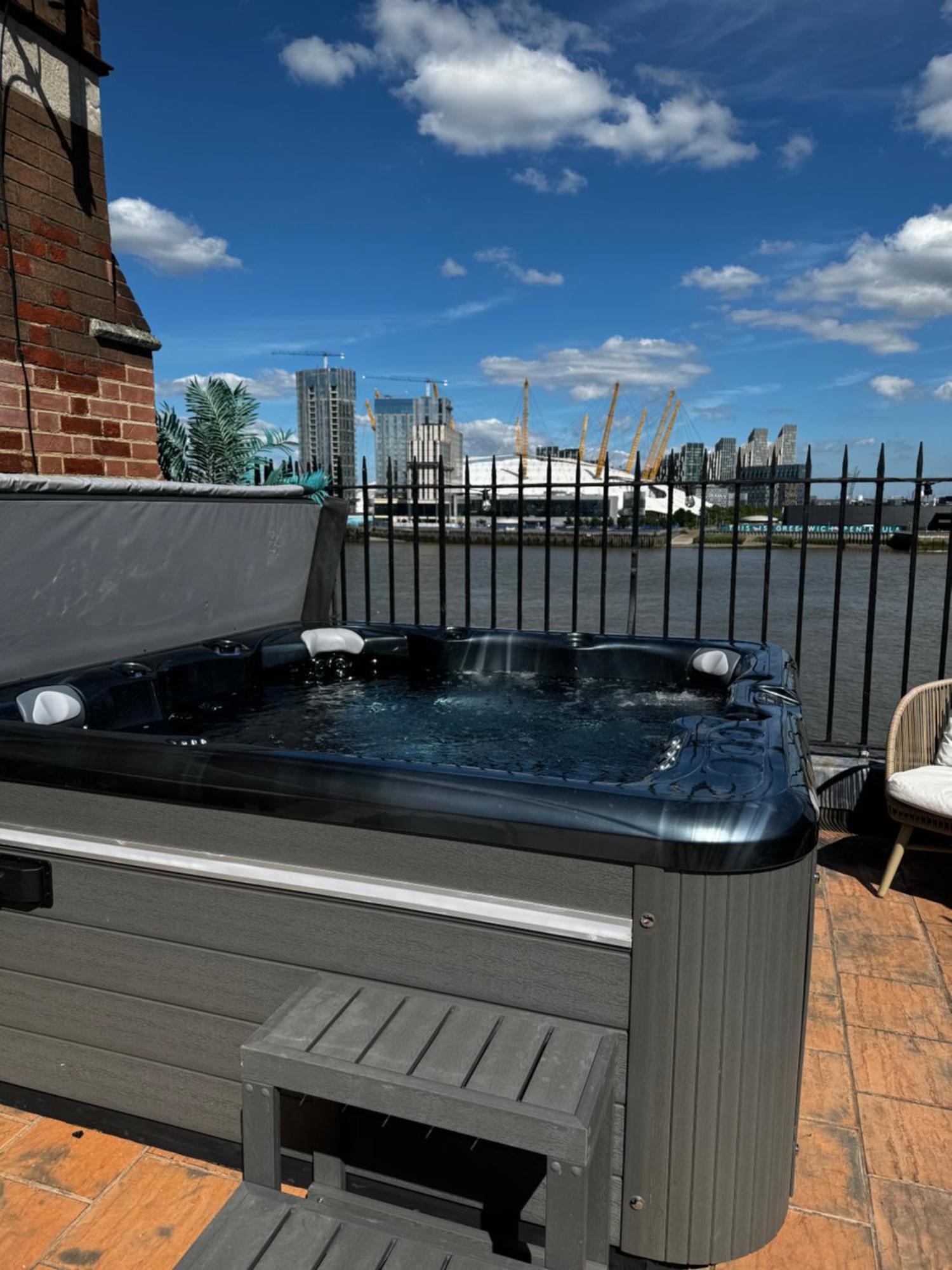 3 X Bedroom Riverside Flat With Hot Tub On Roof Terrace Λονδίνο Εξωτερικό φωτογραφία